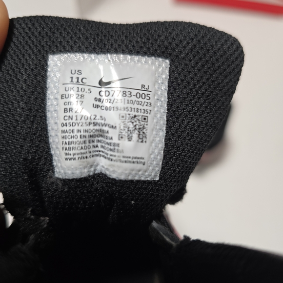 Nike Kids' Size 11C Black and Pink Sneakers - Picture 11 of 14